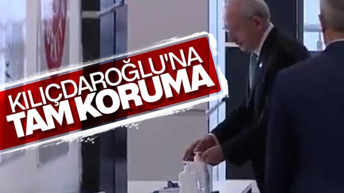 Kılıçdaroğlu parti binasına girerken dezenfektan kullandı