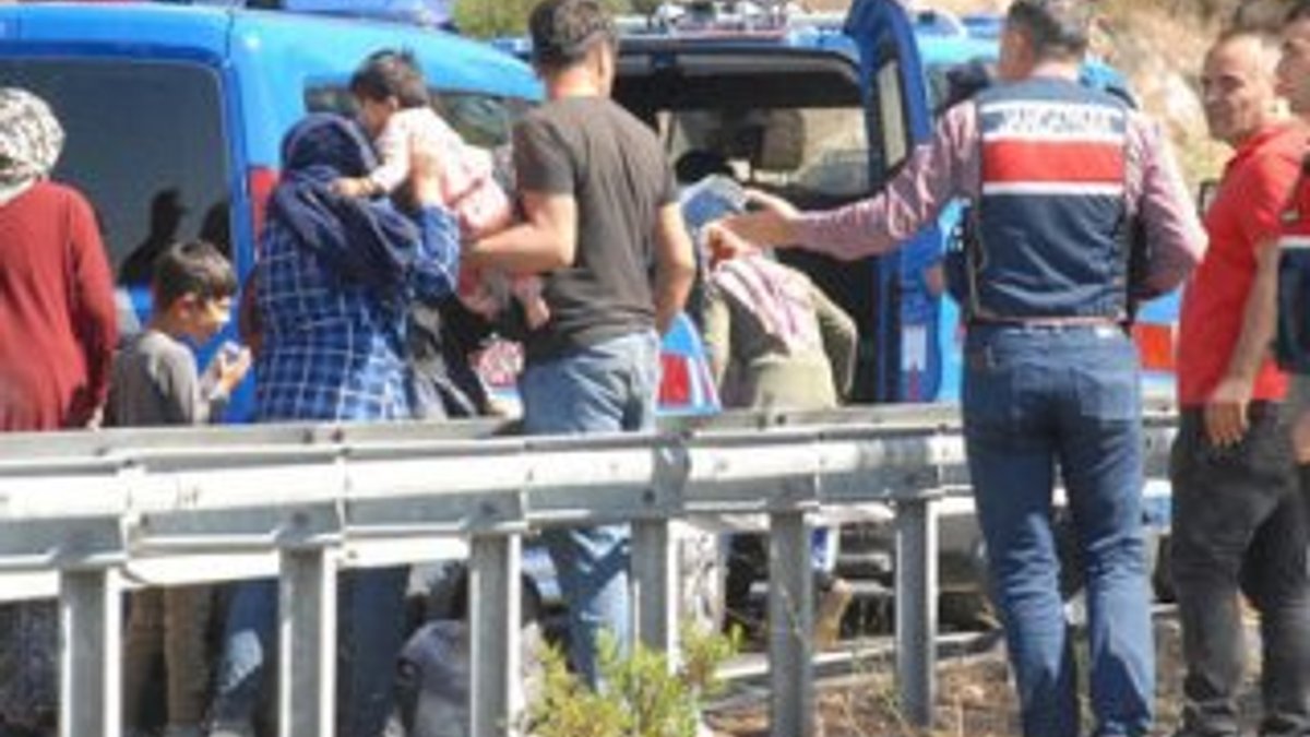 Van'da göçmenlerin taşındığı minibüs devrildi: 20 yaralı