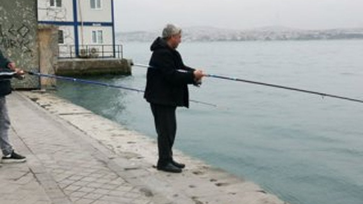 Karaköy sahilinde balık tutma yasağını deldiler