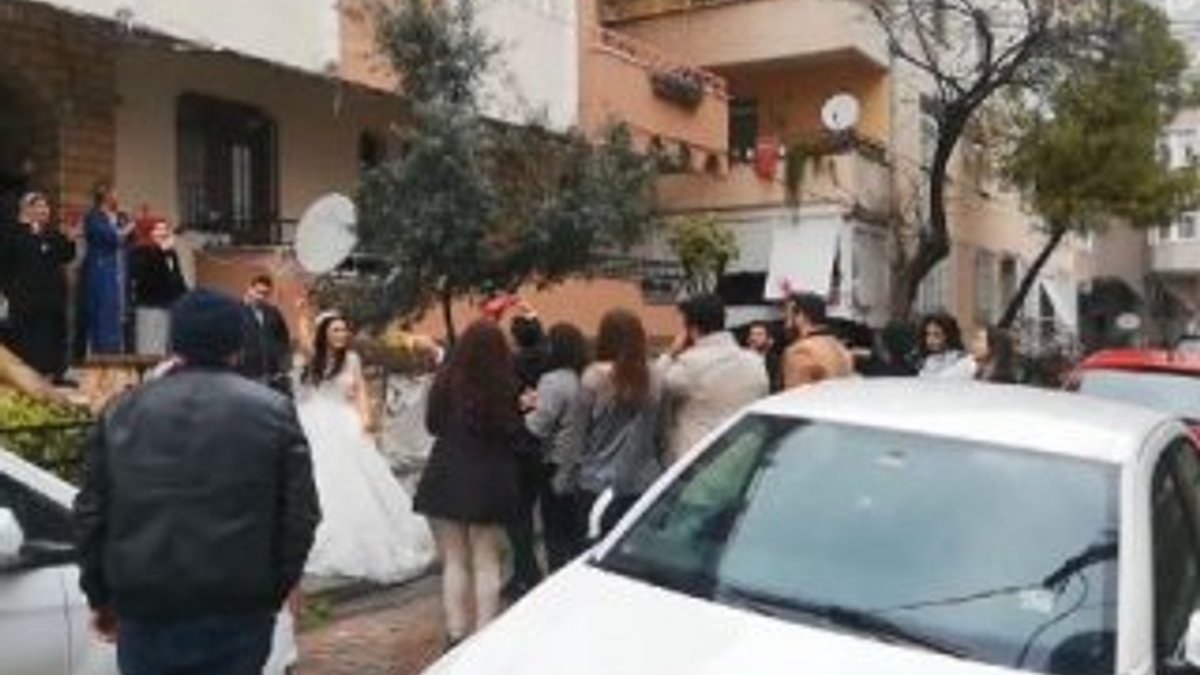 Avcılar'da bir grup vatandaş sokakta toplanıp dans etti