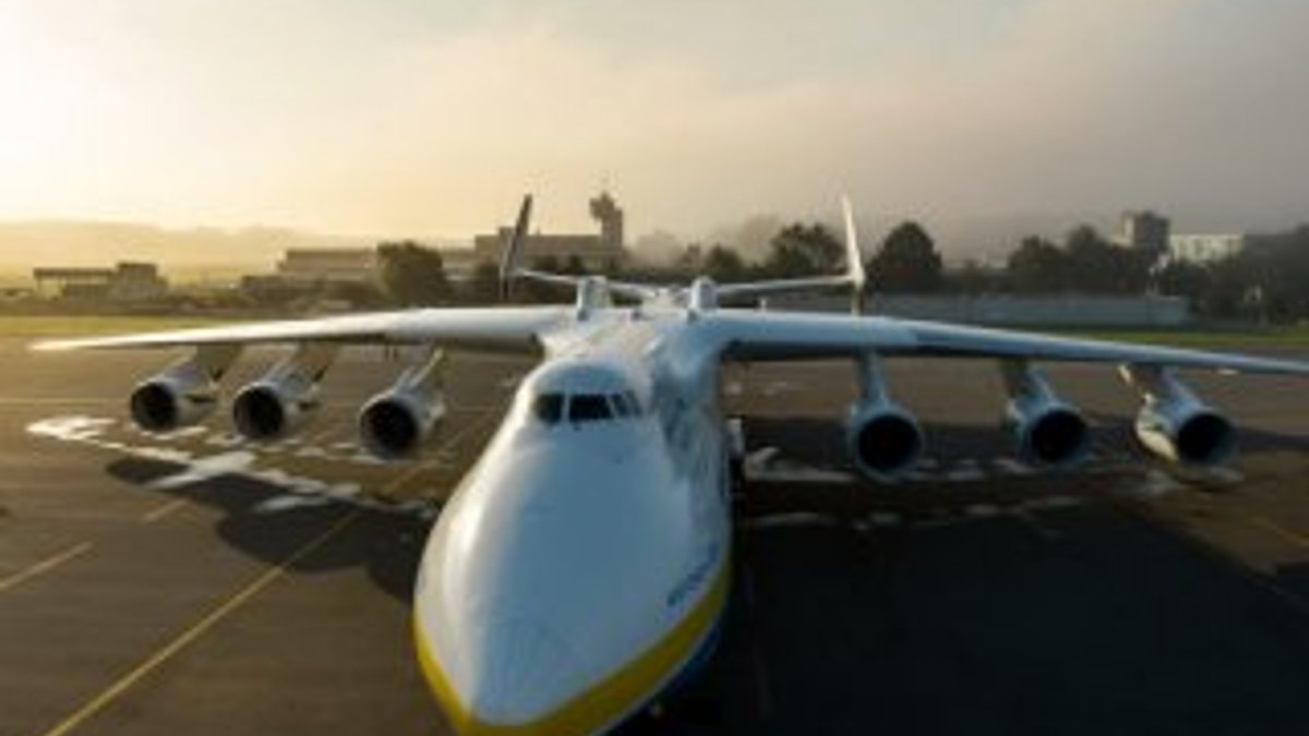 Dünyanın en büyük kargo uçağı yeniden havalandı