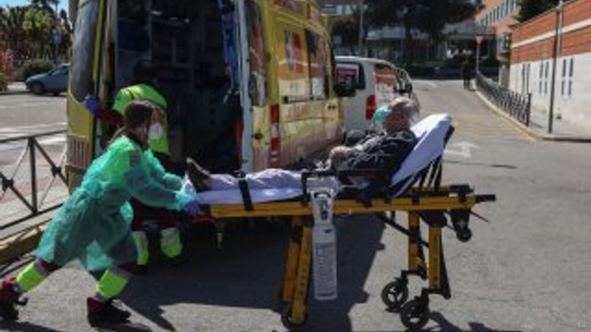 İspanya'da son 24 saatte 812 kişi hayatını kaybetti