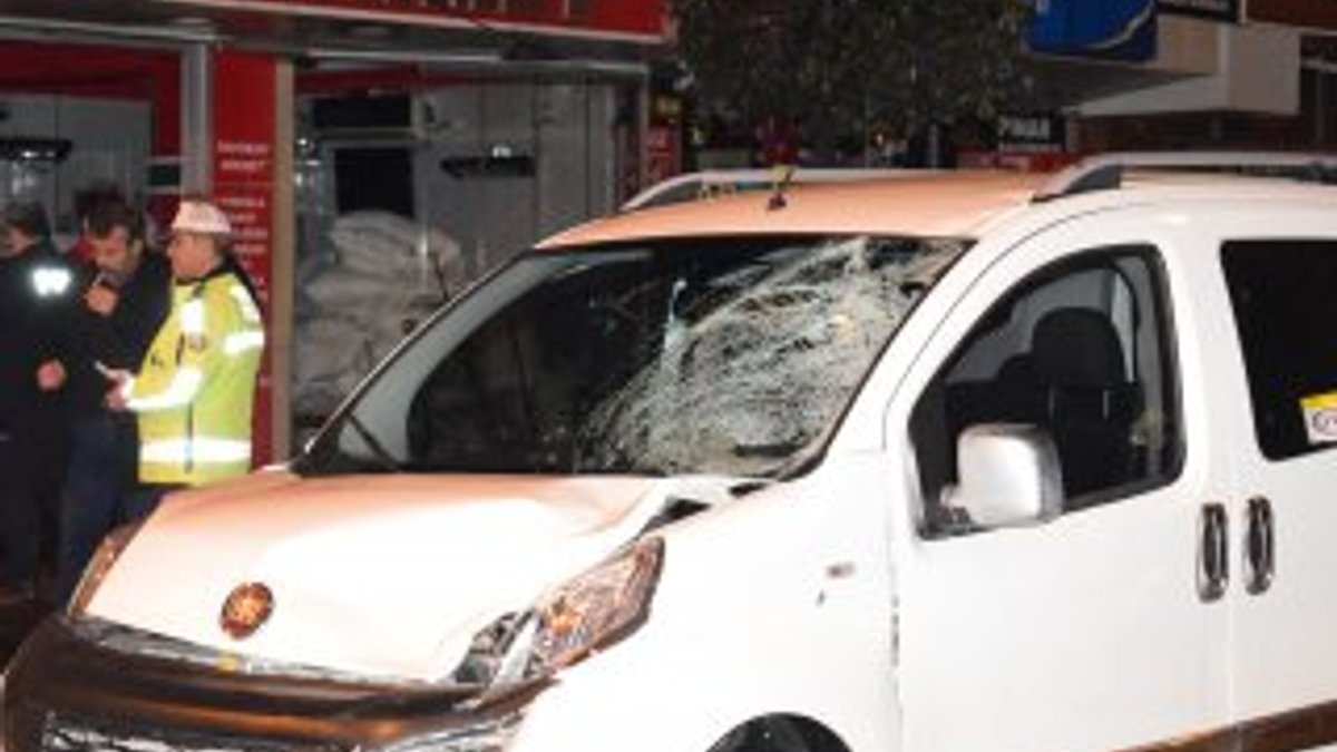 Malatya'da araç çarpan genç ağır yaralandı