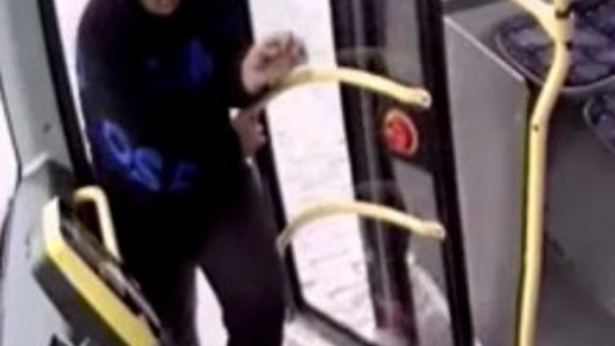 İstanbul'da İETT otobüsünde hırsızlık kamerada