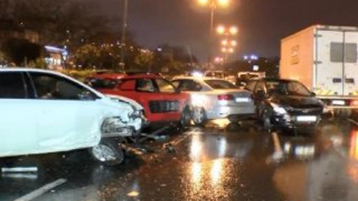 Bağcılar'da zincirleme trafik kazasına 10 araç karıştı