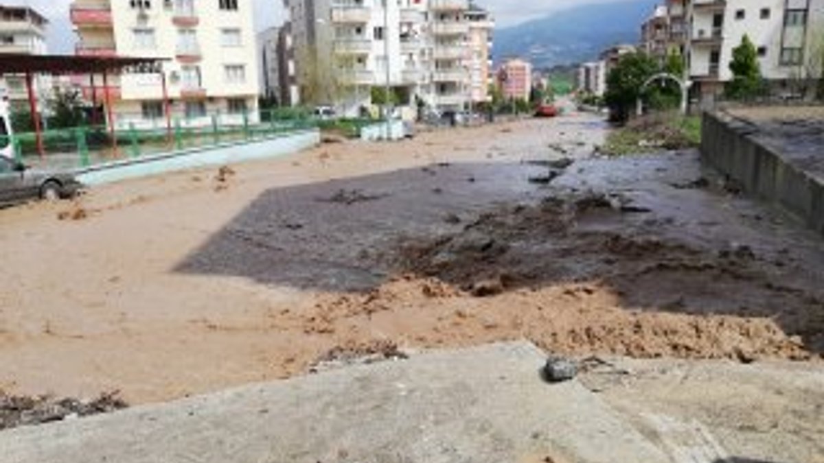 Osmaniye'de şiddetli yağış taşkınlara neden oldu