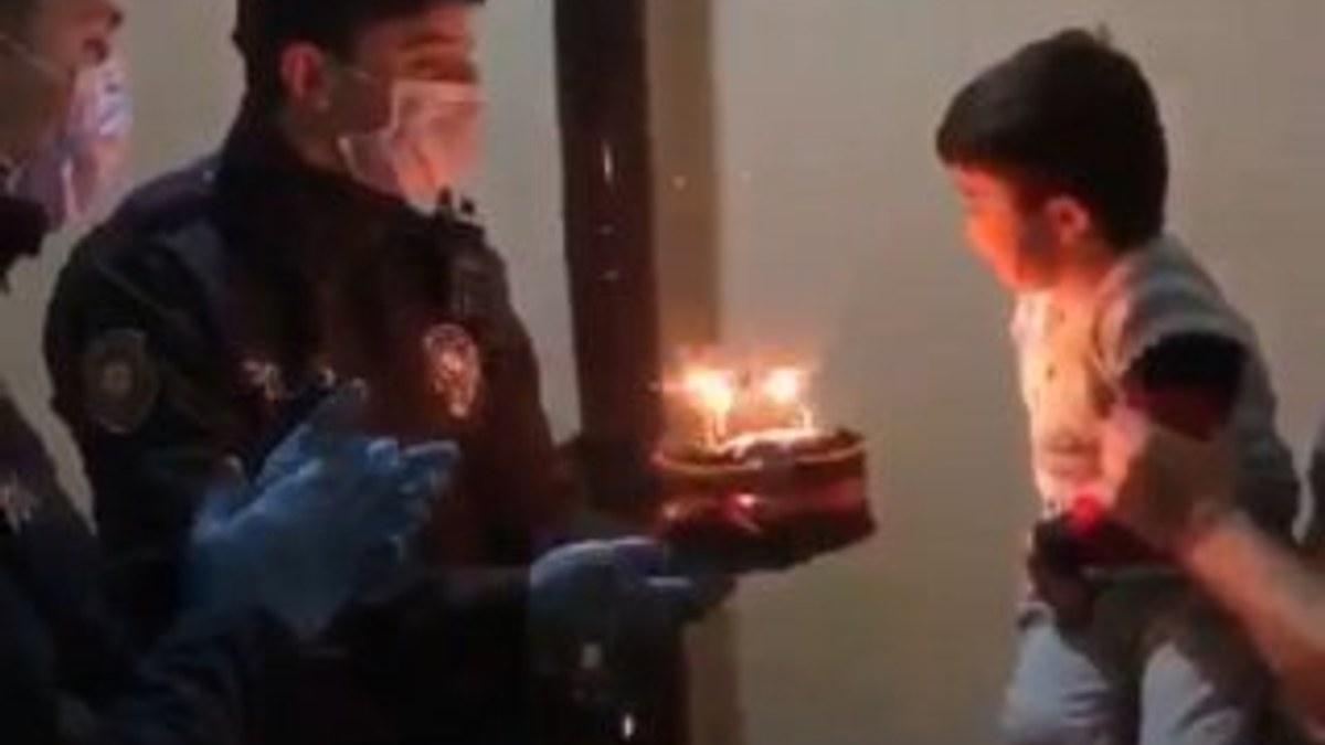 Polisten 4 yaşındaki Rıdvan’a doğum günü sürprizi