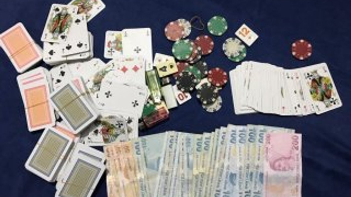 Antalya'da evde kumar oynayanlara baskın