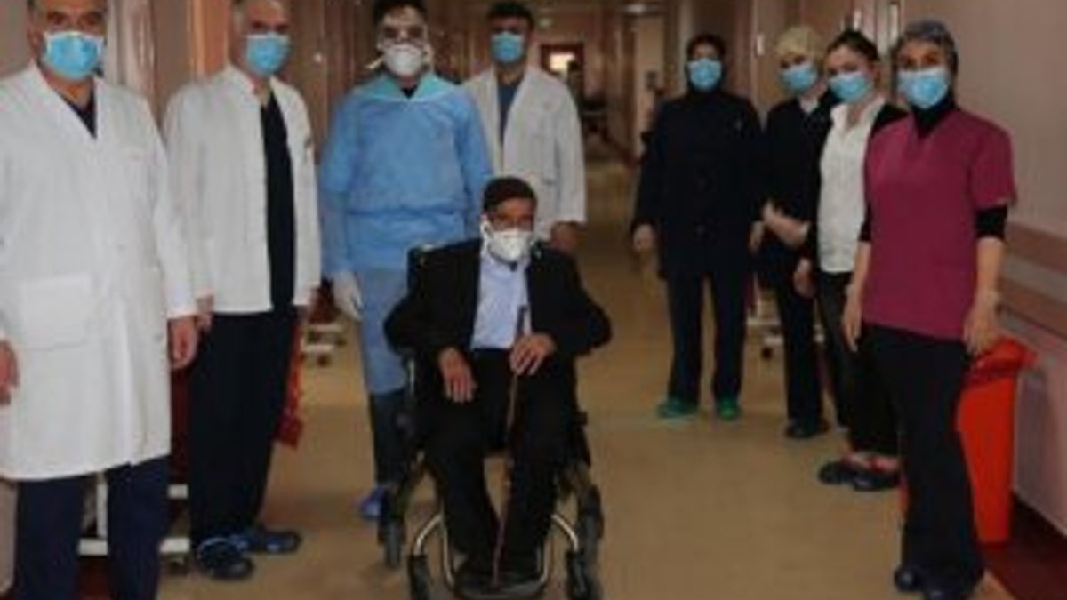 Erzurum'da 87 yaşındaki korona hastası taburcu edildi