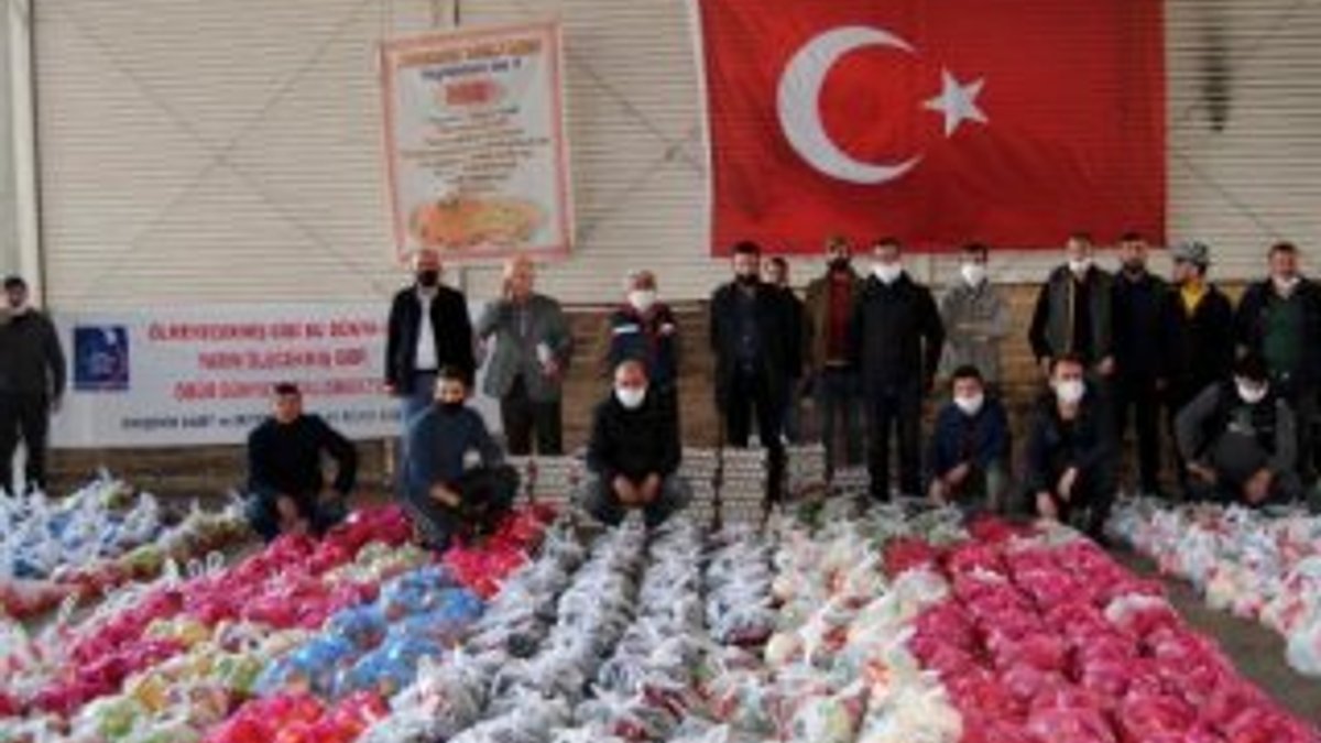 Kırşehir'de pazar esnafından gıda yardımı