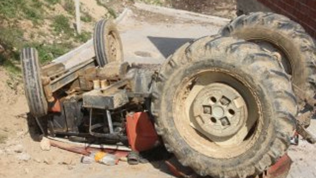 13 yaşındaki çocuğun kullandığı traktör devrildi: 1 ölü