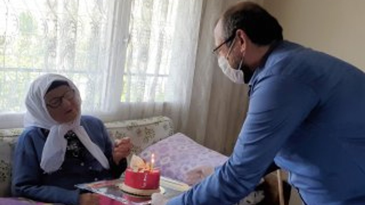 106 yaşındaki şehit annesi ilk kez doğum gününü kutladı