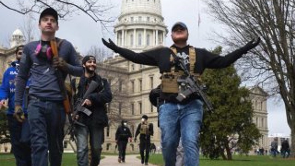 ABD'de karantinaya silahlı protesto