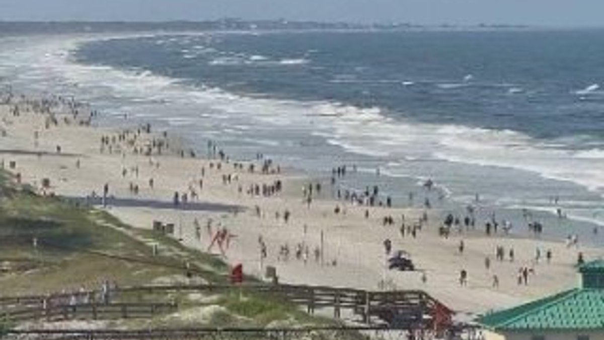 ABD'de korona önlemi olarak kapatılan plajlar açıldı
