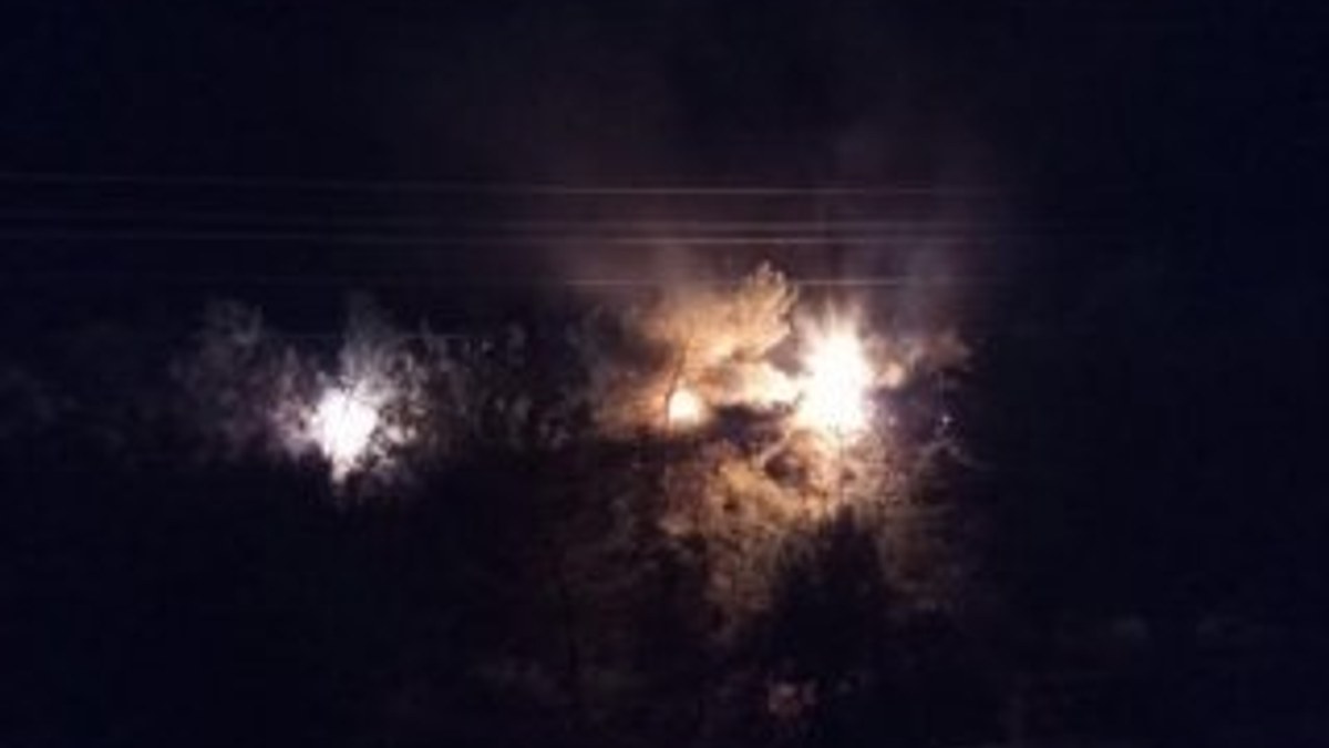 İzmir'de kopan elektrik telleri yangına neden oldu