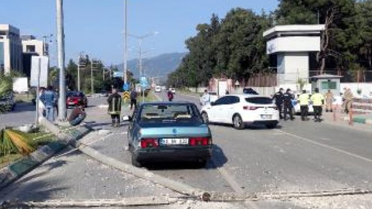 Otomobil, jandarma aracına çarptı: 3'ü asker, 7 yaralı