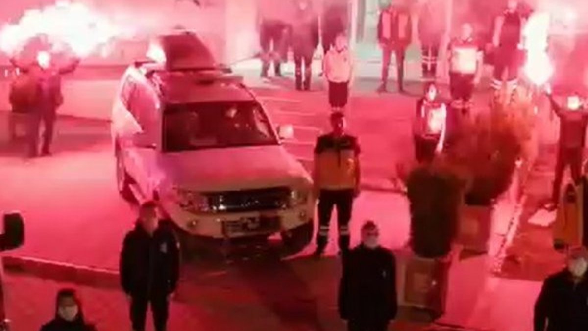 İstiklal Marşı okunup ambulans sirenleri çalındı