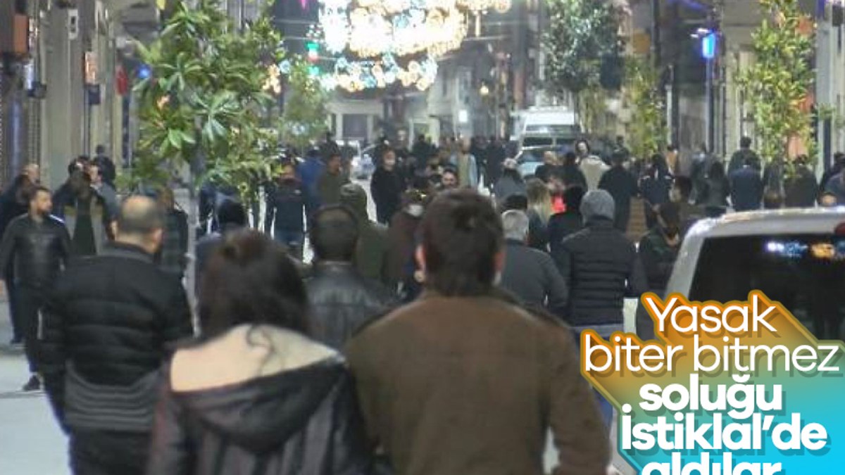 İstanbullular İstiklal Caddesi'ne akın etti