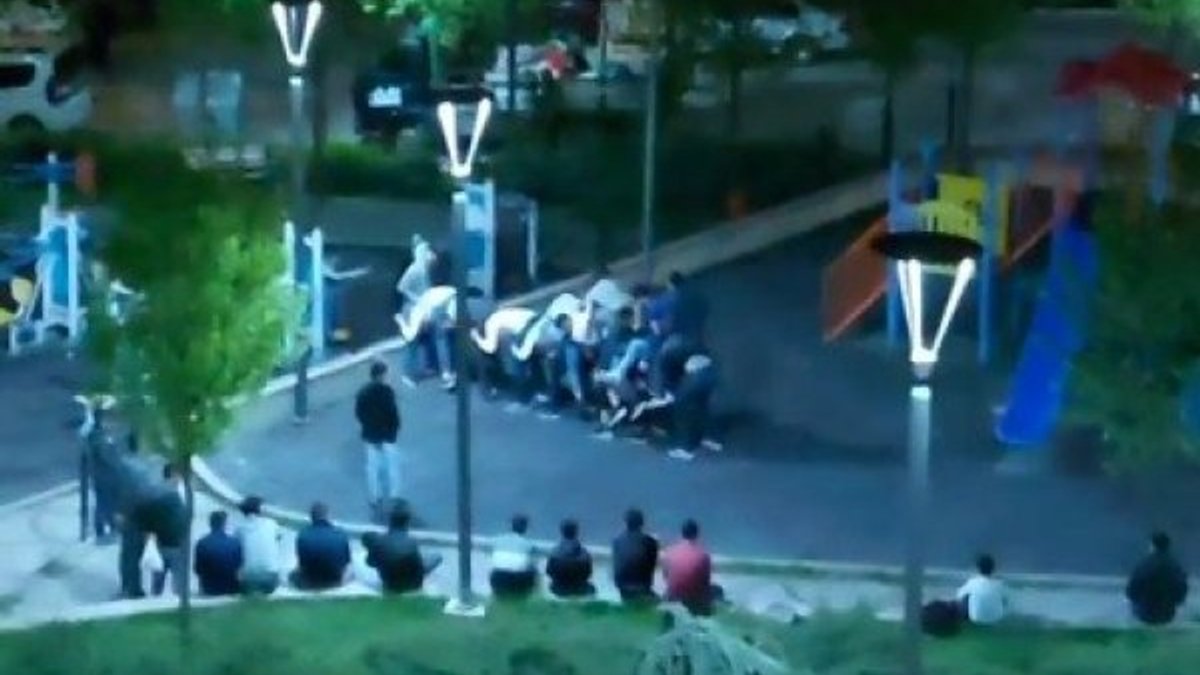Ankara'da yasağı ihlal ederek, parkta oyun oynadılar