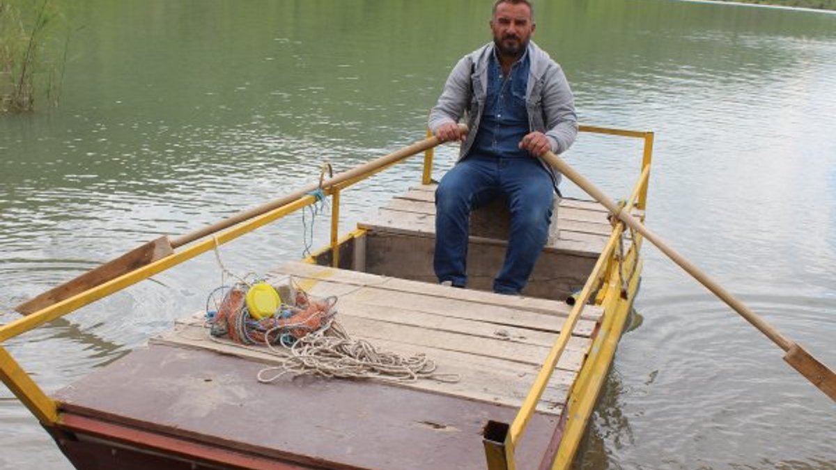 Şırnak'ta yaşayan adam kendi kayığını yaptı