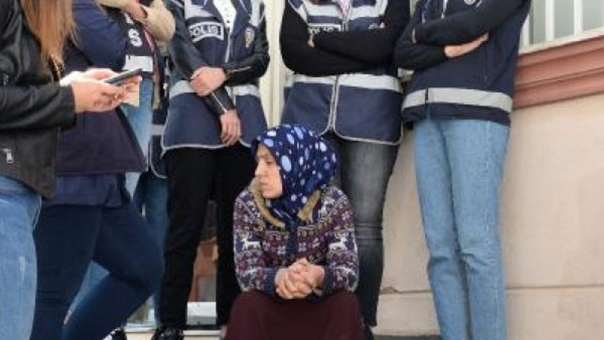HDP il binasına girmeye çalışan anne yardım istedi