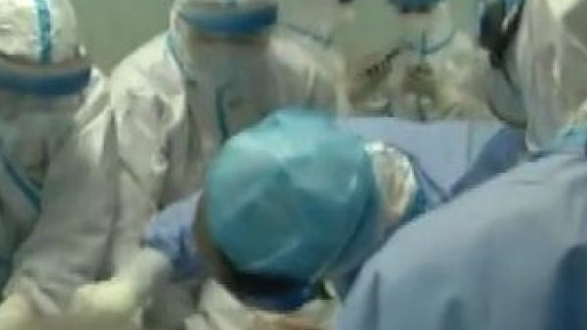Vuhan'da, korona hastasına çift akciğer nakli yapıldı