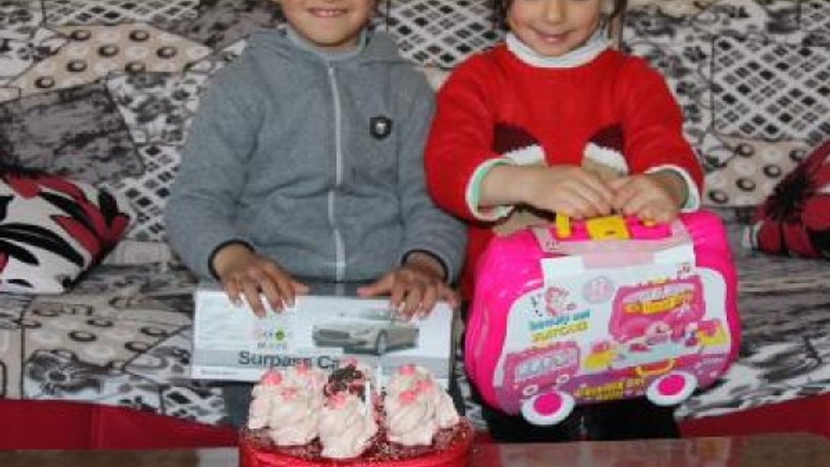 Van'da Vefa ekibi ikizlere doğum günü sürprizi yaptı