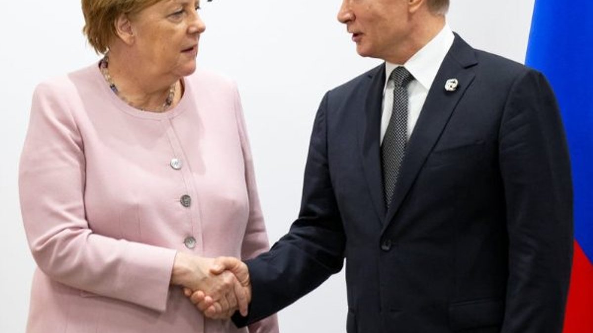 Merkel'den Rusya'ya siber saldırı suçlaması