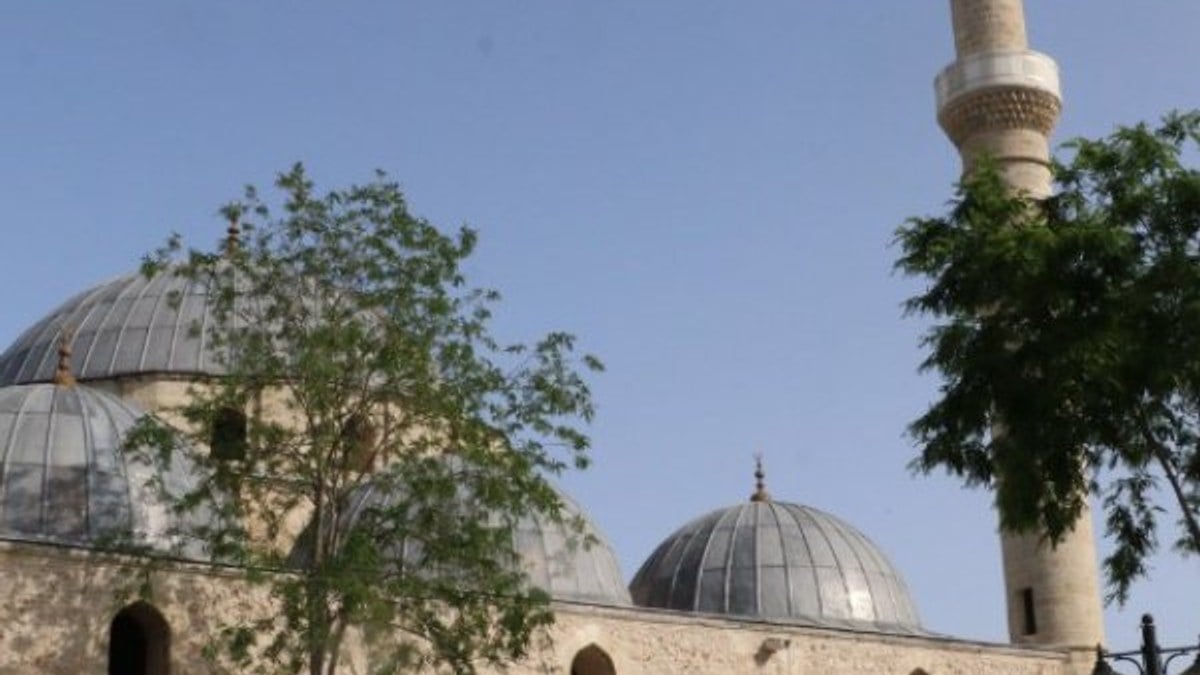 Tarihi tekeli Mehmet Paşa Cami’nde altın işlemeler bulundu