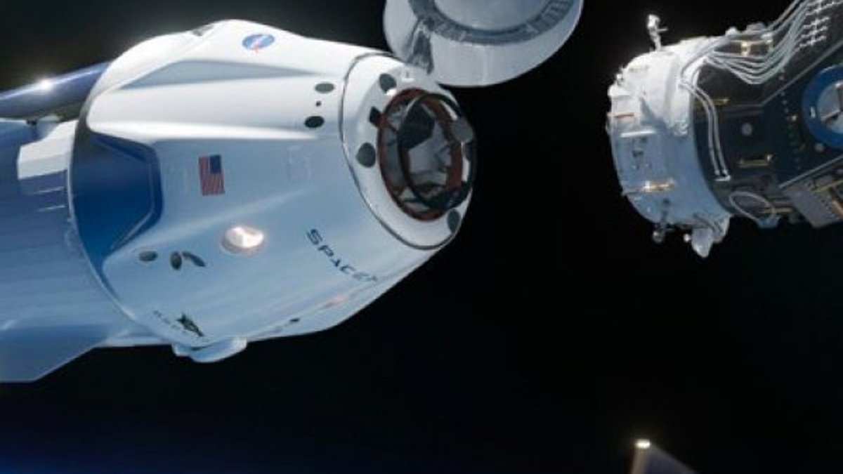 SpaceX ve NASA öğrencilerin fotoğraflarını uzaya gönderiyor
