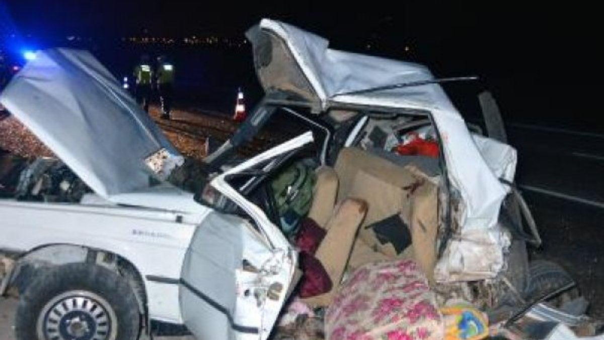 Adana'da tır otomobile çarptı: 1 ölü, 4 yaralı