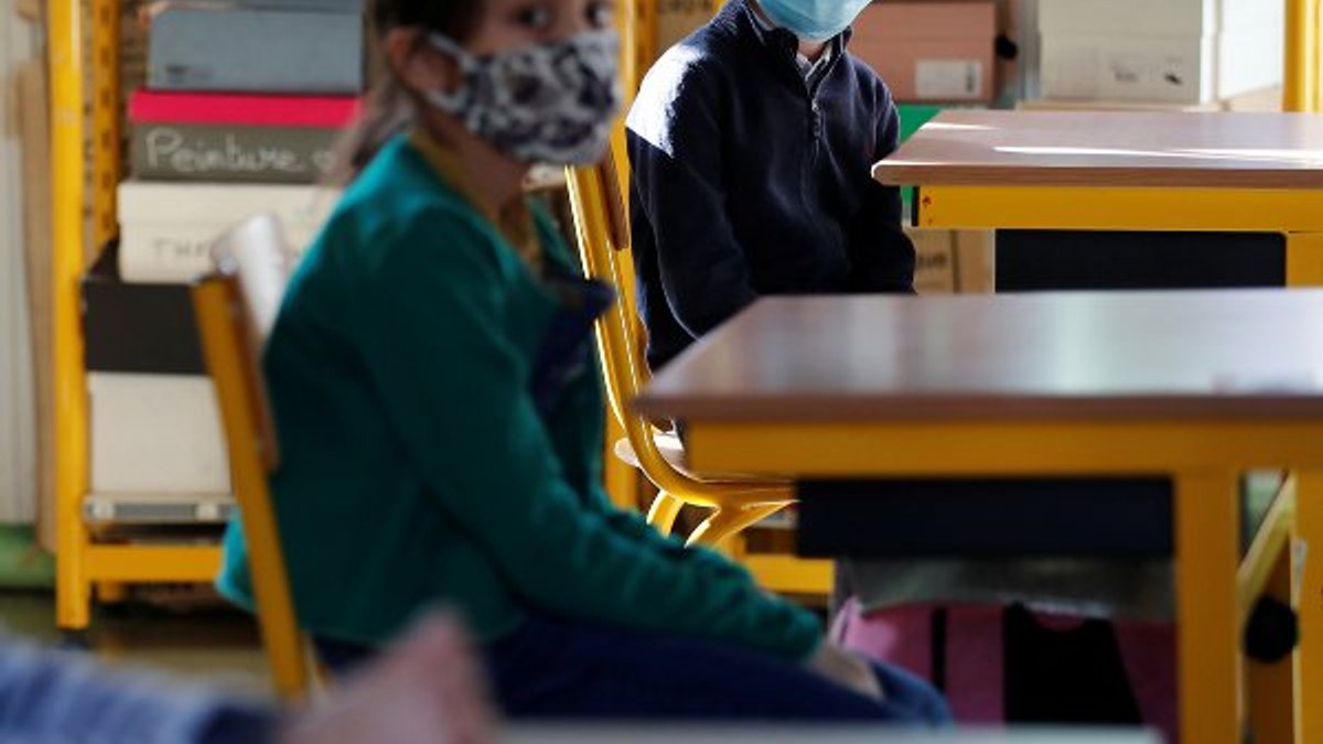 Fransa'da 70 öğrenci koronavirüse yakalandı