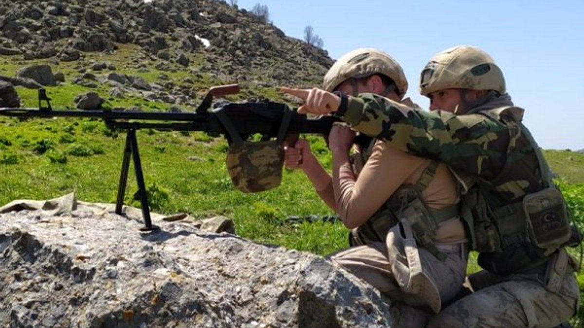 Siirt kırsalında PKK'ya ait silah ve mühimmat bulundu