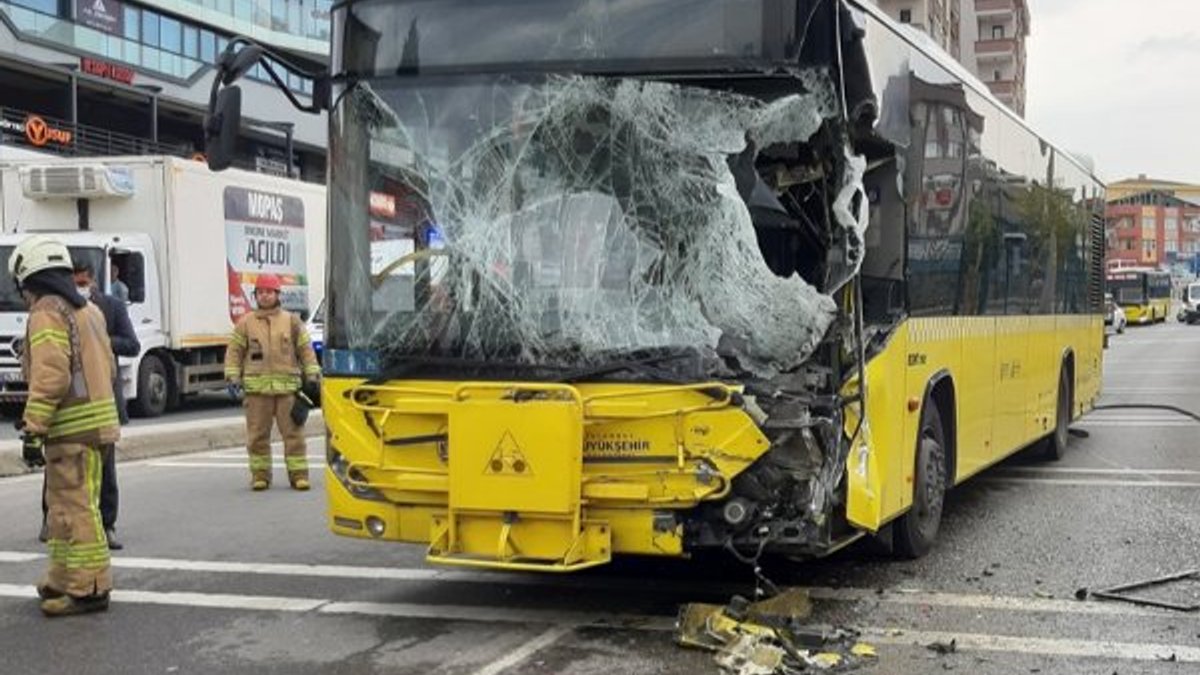 Pendik'te İETT otobüsü kaza yaptı: 9 yaralı