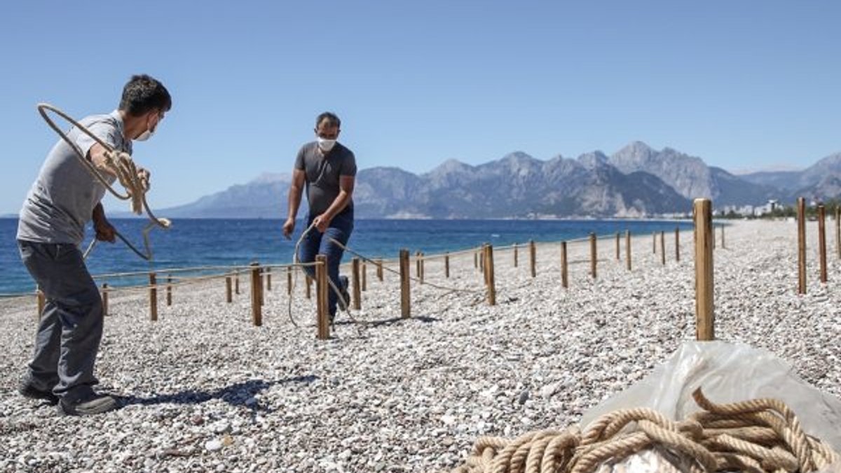 Konyaaltı Plajı'nda deniz keyfi sosyal mesafeli olacak