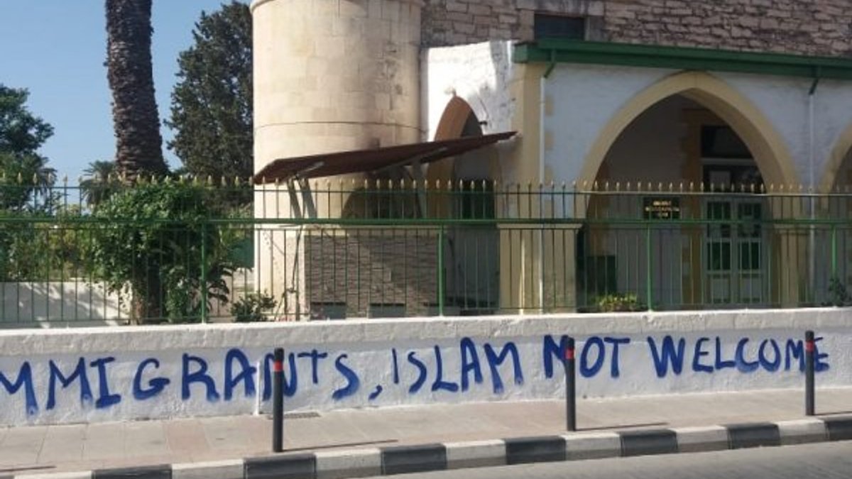 Güney Kıbrıs'taki camiye saldırıya tepkiler büyüyor