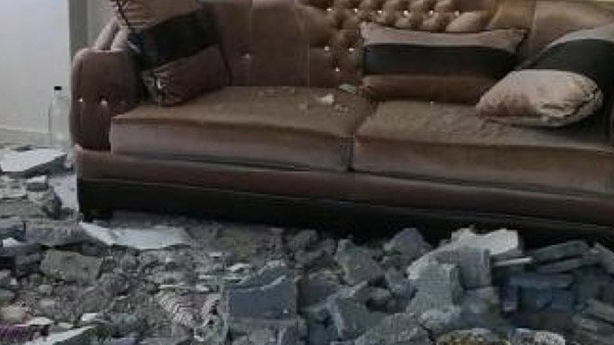 Mersin'de evin tavanı göçtü: 2 yaralı