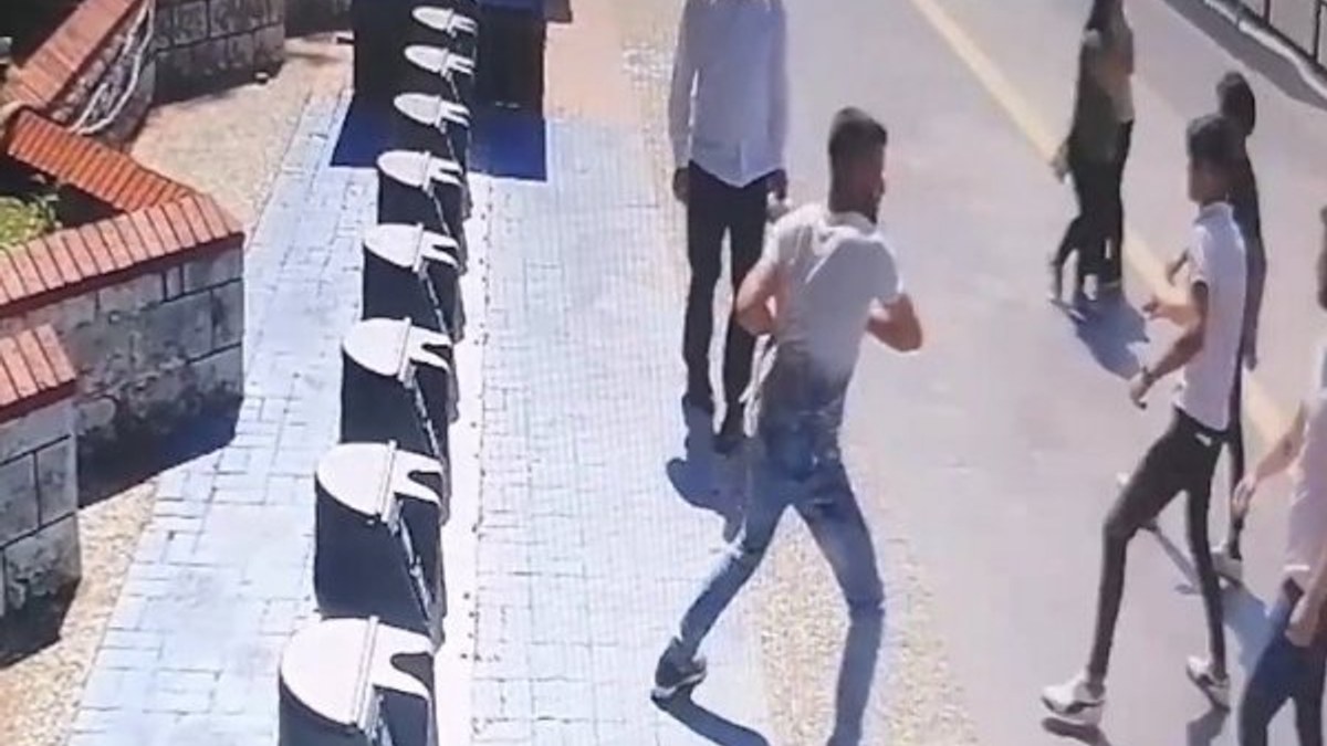Antalya'da sigara vermek istemeyince, bıçaklandı