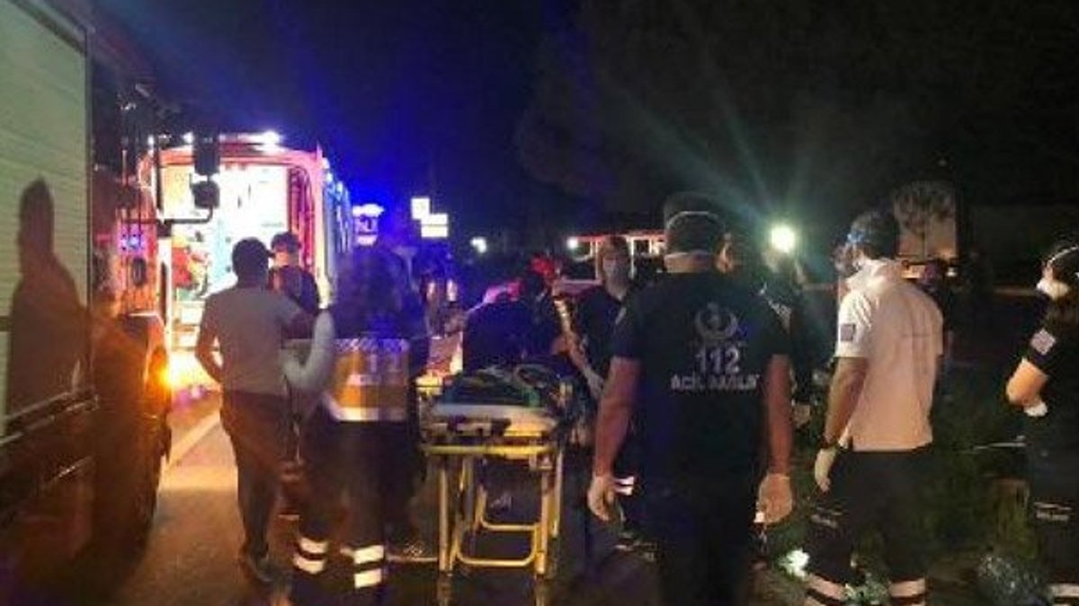 Manisa'da yolcu otobüsü ile otomobil çarpıştı: 2 ölü