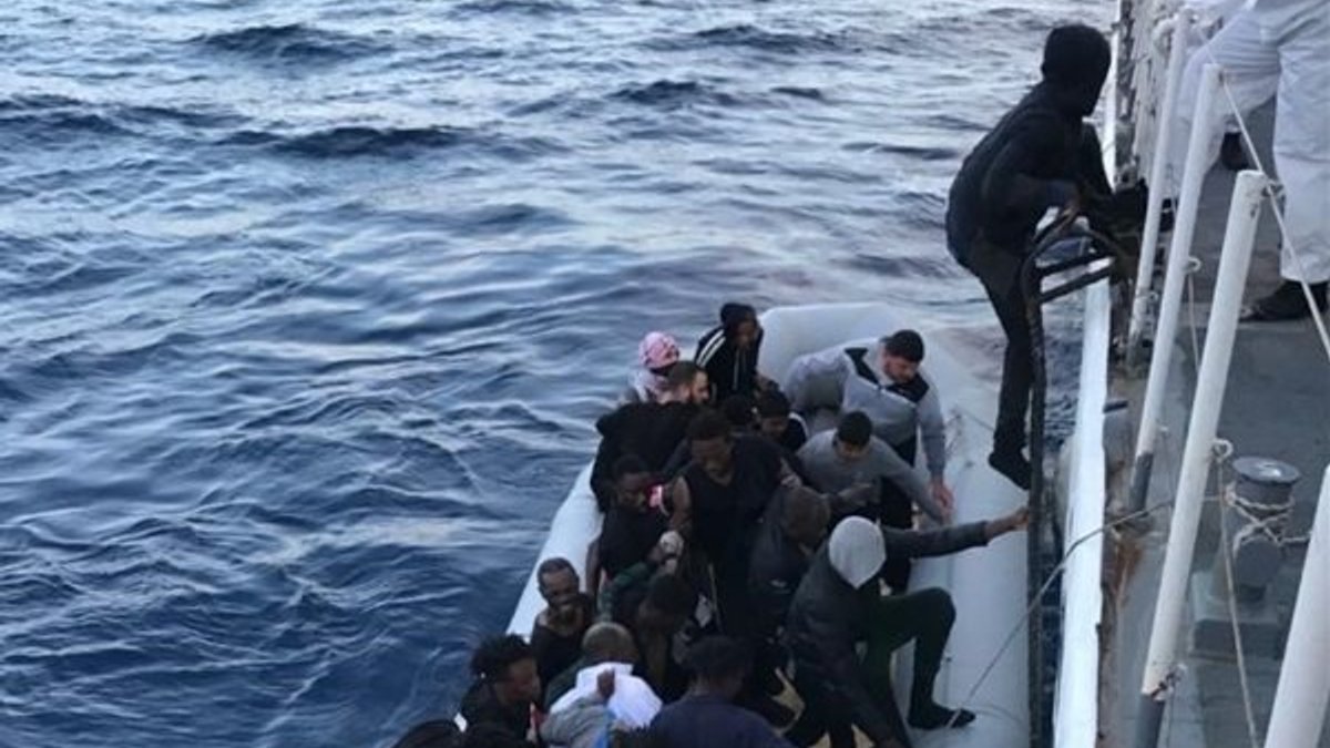 Ayvacık Babakale açıklarında 36 göçmen kurtarıldı
