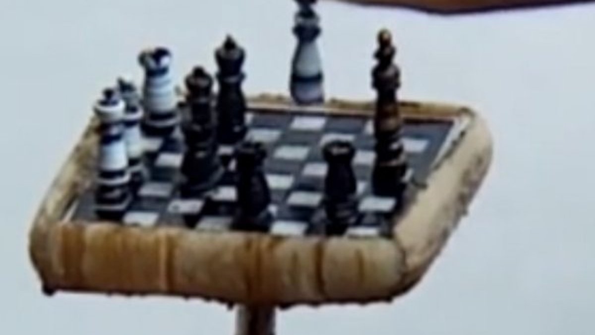 Aydın'da mercimek büyüklüğünde satranç takımı yaptı