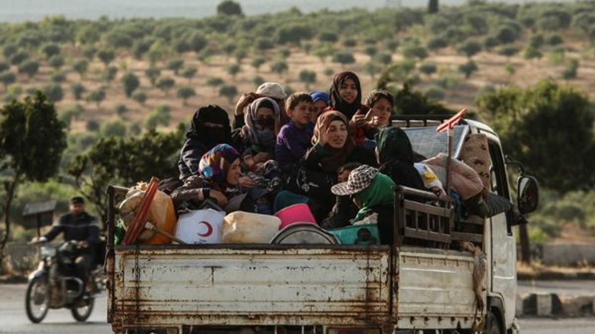 İdlib'de son 24 saatte 5 bin 800 sivil yerinden edildi