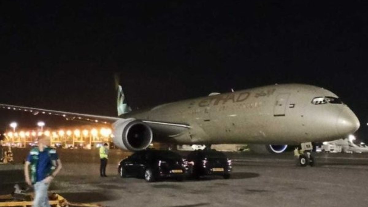 BAE'ye ait Etihad Airways'in uçağı İsrail'e indi