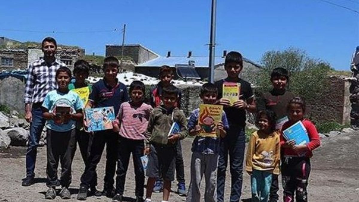 Ağrılı köy çocuklarına 'tablet' hediyesi