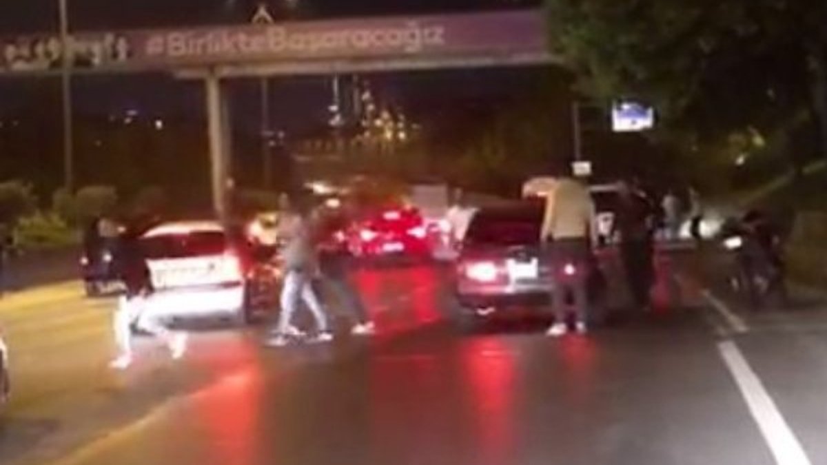 Esenler'de kaza yapan sürücüler kavga etti