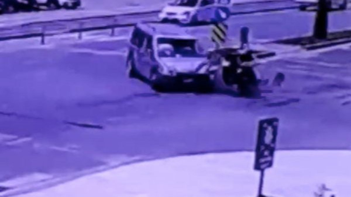 Antalya'da motosiklet sürücüsü ticari araca çarptı