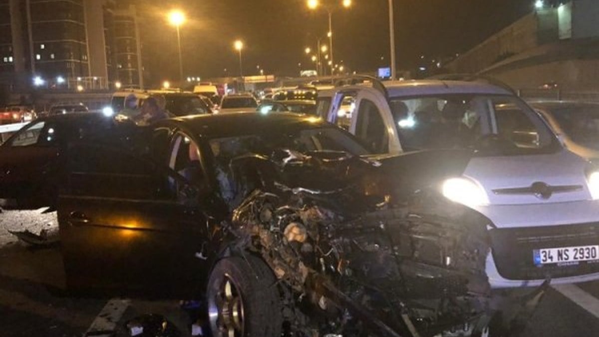 TEM’de kaza: Makas attı, 6 araç birbirine girdi