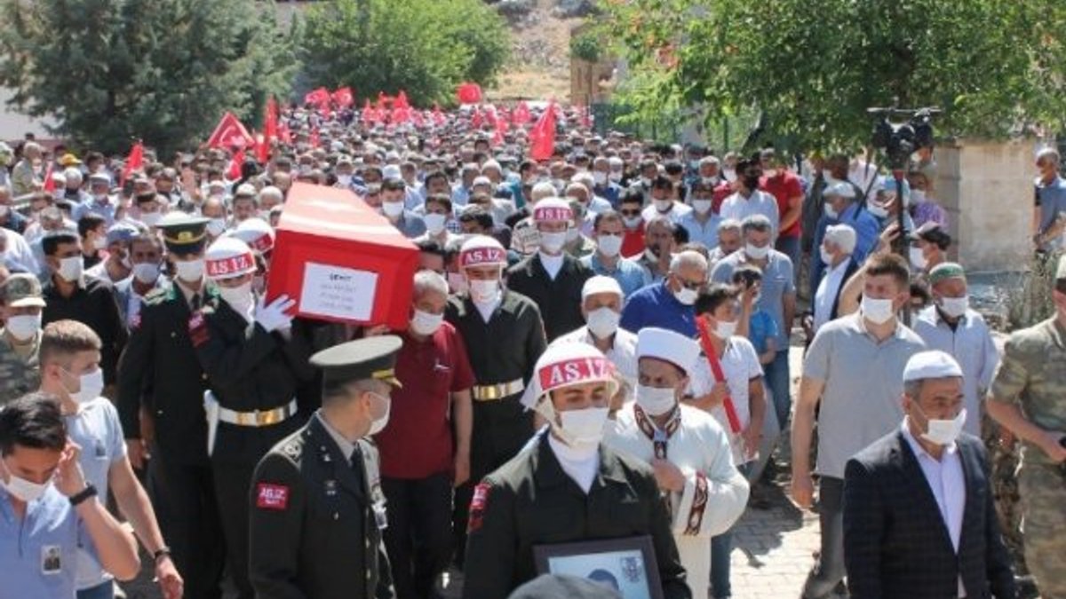 İdlib şehidinin cenaze töreninde PKK'ya lanet yağdırıldı