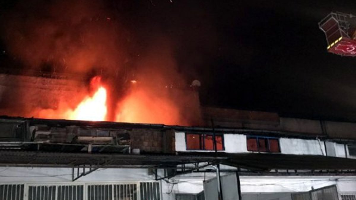 Karabük'te sanayi sitesinde iş yerleri yandı