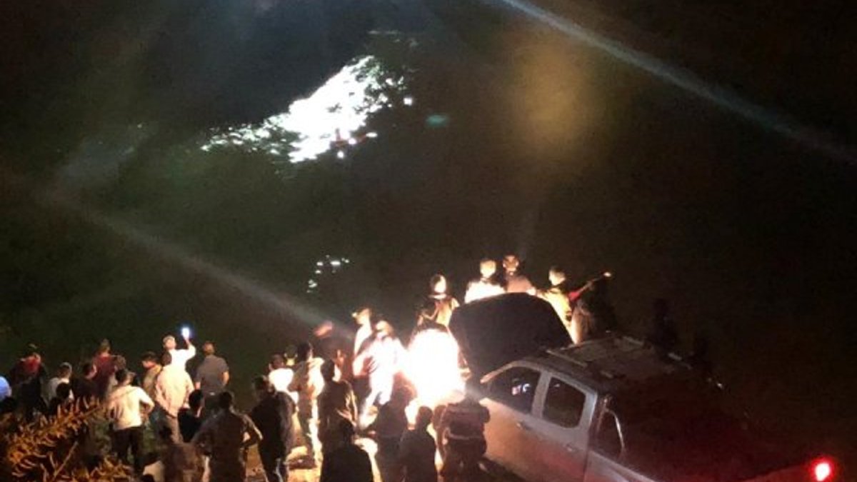 Erzincan'da bir araç nehre düştü: 5 ölü 3 yaralı